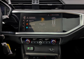 Подержанный автомобиль Audi Q3 2023 года (15 фото)