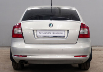 Подержанный автомобиль Skoda Octavia Liftback 2011 года (7 фото)