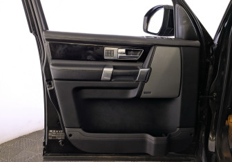 Подержанный автомобиль Land Rover Discovery 2016 года (19 фото)