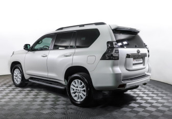Подержанный автомобиль Toyota Land Cruiser Prado 2020 года (7 фото)