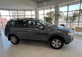 Подержанный автомобиль Mitsubishi Outlander 2012 года (4 фото)