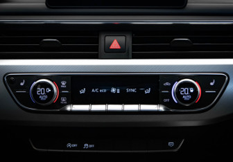 Подержанный автомобиль Audi A4 Sedan 2016 года (24 фото)