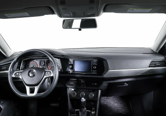 Подержанный автомобиль Volkswagen Jetta Sedan 2019 года (11 фото)