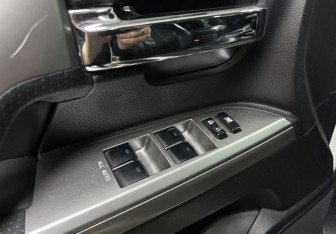 Подержанный автомобиль Toyota Land Cruiser Suv 2014 года (37 фото)