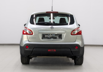 Подержанный автомобиль Nissan Qashqai 2013 года (6 фото)