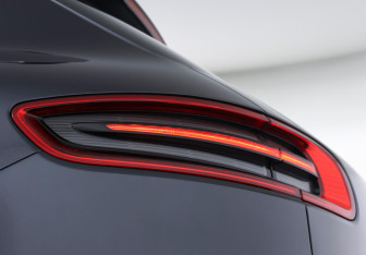 Подержанный автомобиль Porsche Macan 2018 года (22 фото)