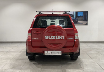 Подержанный автомобиль Suzuki Grand Vitara 2011 года (6 фото)