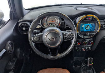 Подержанный автомобиль MINI Hatch 2019 года (27 фото)