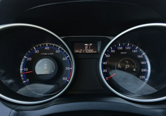 Подержанный автомобиль Hyundai ix35 2013 года (23 фото)