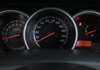 Подержанный автомобиль Nissan Tiida Hatchback 2010 года (11 фото)