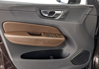 Подержанный автомобиль Volvo XC60 2020 года (19 фото)