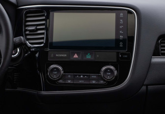 Подержанный автомобиль Mitsubishi Outlander 2022 года (14 фото)