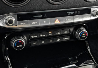 Подержанный автомобиль Kia Stinger 2023 года (21 фото)