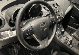 Подержанный автомобиль Mazda 3 Hatchback 2012 года (14 фото)