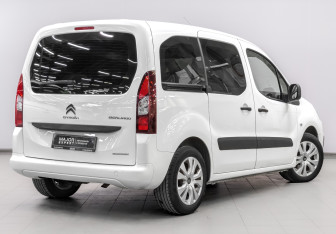 Подержанный автомобиль Citroen Berlingo 2021 года (5 фото)