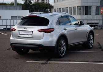 Подержанный автомобиль Infiniti FX 2009 года (5 фото)