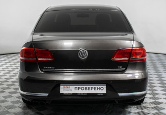 Подержанный автомобиль Volkswagen Passat Sedan 2013 года (6 фото)