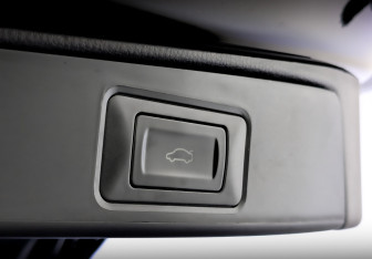Подержанный автомобиль Toyota RAV4 2025 года (26 фото)