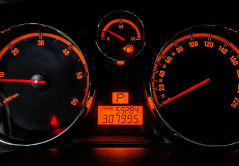 Подержанный автомобиль Opel Antara 2008 года (13 фото)