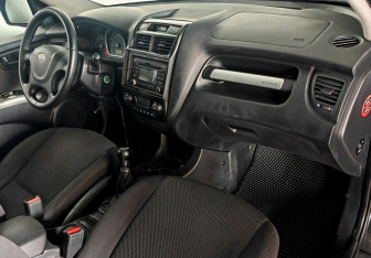 Подержанный автомобиль Kia Sportage 2010 года (9 фото)