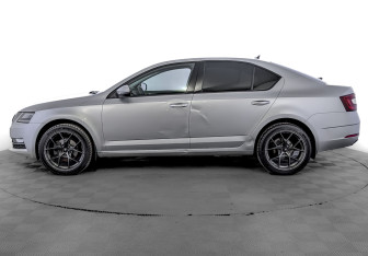 Подержанный автомобиль Skoda Octavia Liftback 2017 года (8 фото)