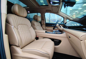 Подержанный автомобиль Voyah Dream 2024 года (11 фото)