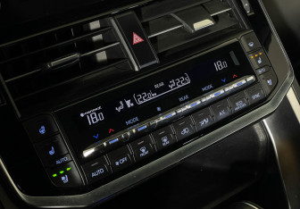 Подержанный автомобиль Toyota Land Cruiser Suv 2021 года (16 фото)