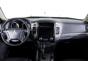 Подержанный автомобиль Mitsubishi Pajero 2021 года (13 фото)