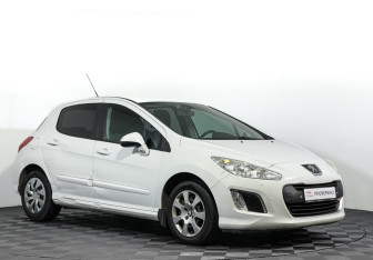 Подержанный автомобиль Peugeot 308 Hatchback 2012 года (3 фото)