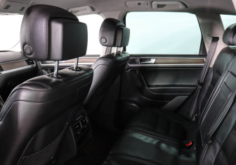 Подержанный автомобиль Volkswagen Touareg 2013 года (8 фото)