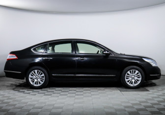 Подержанный автомобиль Nissan Teana 2012 года (4 фото)