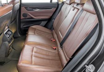 Подержанный автомобиль BMW X6 2018 года (12 фото)