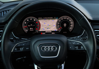 Подержанный автомобиль Audi Q5 2023 года (28 фото)