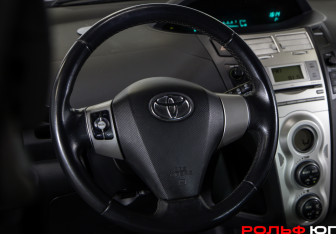 Подержанный автомобиль Toyota Yaris Hatchback 2008 года (11 фото)