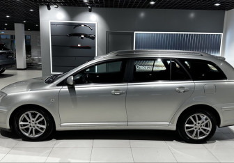 Подержанный автомобиль Toyota Avensis Wagon 2006 года (3 фото)