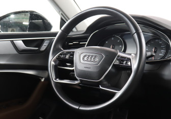 Подержанный автомобиль Audi A7 2018 года (15 фото)