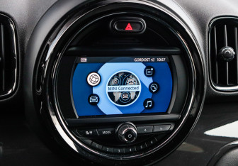 Подержанный автомобиль MINI Countryman 2018 года (16 фото)