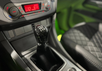 Подержанный автомобиль Ford Focus Hatchback 2009 года (11 фото)