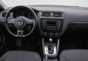 Подержанный автомобиль Volkswagen Jetta Sedan 2014 года (13 фото)