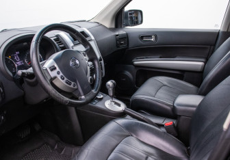 Подержанный автомобиль Nissan X-Trail 2014 года (9 фото)