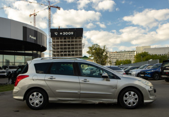 Подержанный автомобиль Peugeot 308 Wagon 2008 года (3 фото)