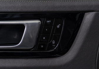 Подержанный автомобиль Porsche Cayenne 2018 года (23 фото)