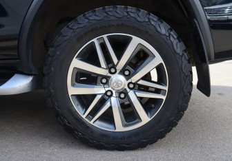 Подержанный автомобиль Toyota Fortuner 2018 года (9 фото)