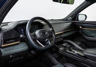 Подержанный автомобиль Geely Monjaro 2023 года (10 фото)