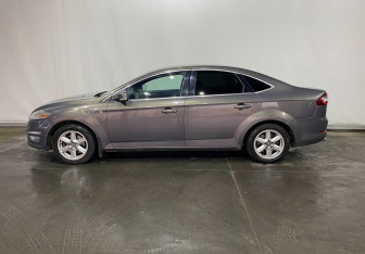 Подержанный автомобиль Ford Mondeo Sedan 2011 года (8 фото)
