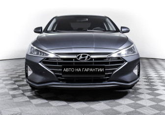 Подержанный автомобиль Hyundai Elantra Sedan 2019 года (2 фото)