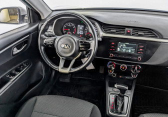 Подержанный автомобиль Kia Rio Hatchback 2021 года (27 фото)