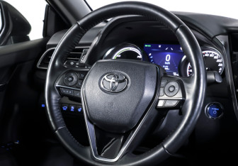 Подержанный автомобиль Toyota Camry Sedan 2022 года (14 фото)