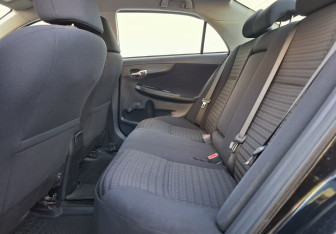 Подержанный автомобиль Toyota Corolla Sedan 2012 года (11 фото)