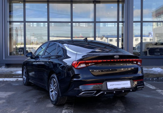 Подержанный автомобиль Kia K5 2020 года (6 фото)